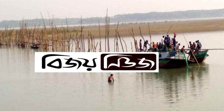 বরিশালে সড়ক নির্মাণে নদীতে বাঁধ দিচ্ছেন এমপি পঙ্কজ!