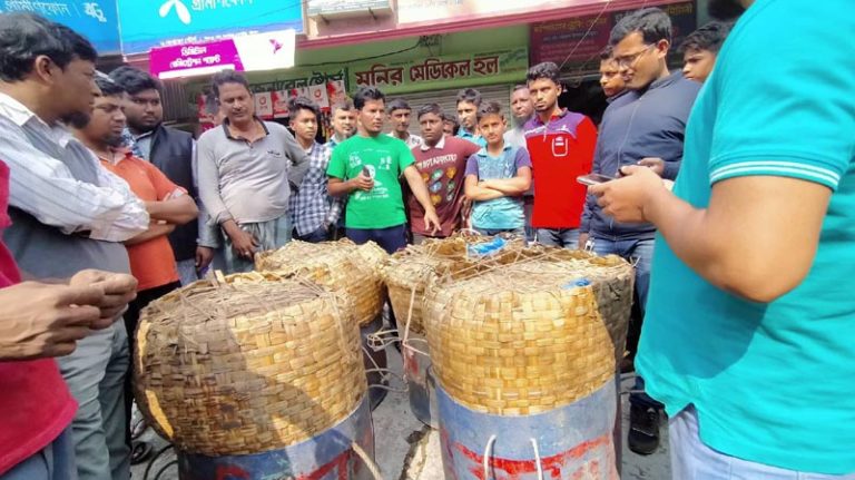 বরিশালে বিআরটিসি বাস থেকে ৮০ মণ জাটকা উদ্ধার
