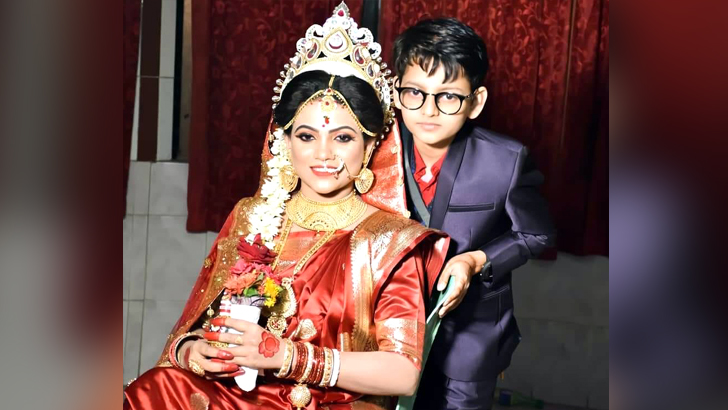 স্বামীকে নিয়ে বাবার বাড়িতে ফেরার কথা ছিল নববধূ পিংকির