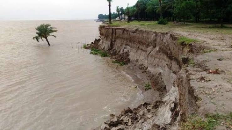 হিজলার জন্য অপেক্ষা করছে নরিয়ার,নদী ভাঙ্গা অবহেলিতের পাশে মুক্তিযোদ্ধা