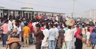 ঢাকা-চট্টগ্রাম মহাসড়কে ছড়ানো-ছিটানো লাশের টুকরো