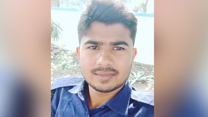 নিজের বুকে গুলি চালালেন পুলিশ সদস্য