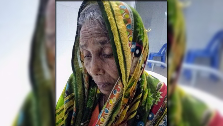 রাস্তায় মাকে ফেলে পালালেন সন্তানরা!