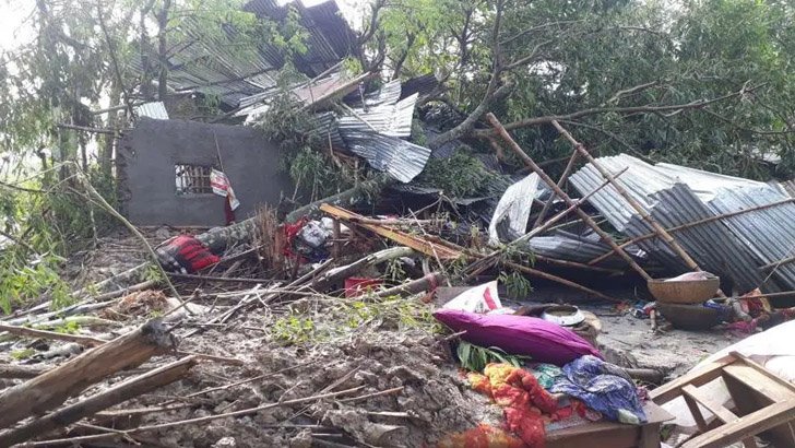 জয়পুরহাটে ঝড়ে লণ্ডভণ্ড ৪০ গ্রাম, মা-দুই শিশুসহ নিহত ৪