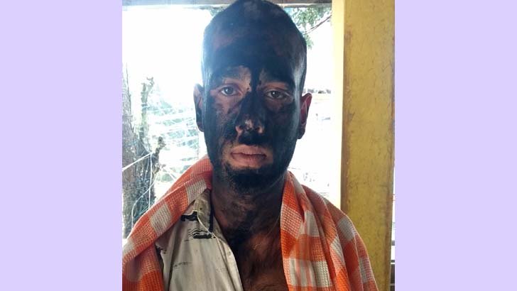 নৃত্যশিল্পীকে চোখ-মুখ বেঁধে কালি মাখিয়ে  মারধর