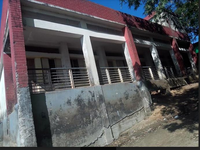 ধর্মপাপাশায় আবিদনগর সরকারী প্রাথমিক বিদ্যালয়টি জরাজীর্ণ দেখার কেউ নেই
