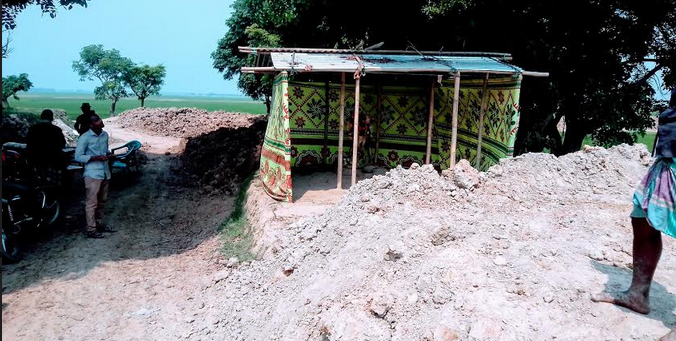 ধর্মপাশায় ফসল রক্ষাবাঁধ বাস্তবায়নে বাঁধের উপর কালী মন্দির স্থাপন