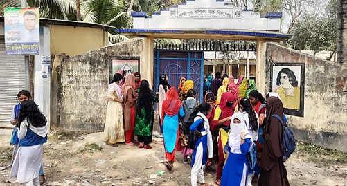 ১০ হাজার টাকা গুজব,শিক্ষাপ্রতিষ্ঠানে ভিড় না করার আহ্বান