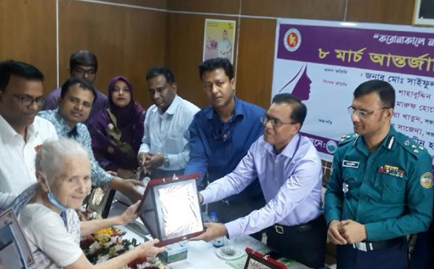 বরিশালে নারী দিবস পালিত:লুসি হেলেনকে নাগরিকত্ব স্বীকৃতি প্রদান