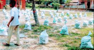 ধর্মপাশায় প্রধানমন্ত্রীর উপহার গরিবদের মাঝে খাদ্য সহায়তা বিতরন