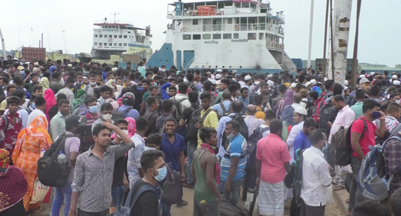 উত্তাল পদ্মায় এখনো নৌযান চলাচল বন্ধ
