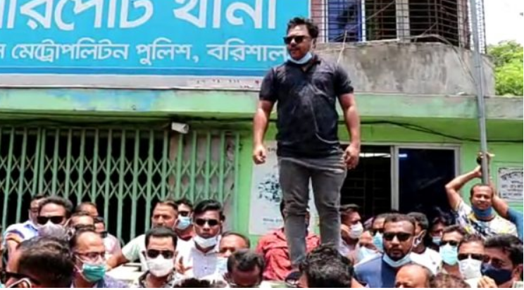 বরিশালে চাঁদাবাজি মামলার আসামিকে ছাড়াতে মহানগর আ’লীগের আল্টিমেটাম