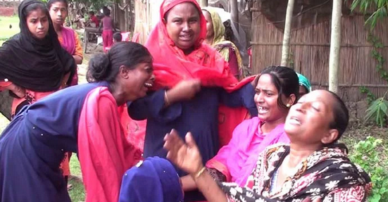 মেয়েকে বাঁচাতে জীবন দিলেন মা