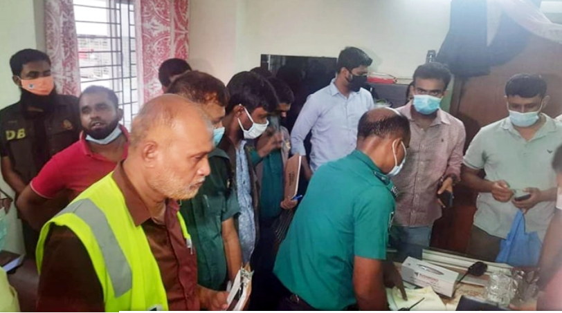 রাজধানীতে নিজের বাসায় নারী চিকিৎসকের রক্তাক্ত মরদেহ