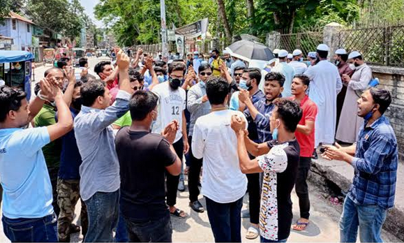 বরিশালে শিক্ষা প্রতিষ্ঠান খুলে দেওয়ার দাবিতে শাসনতন্ত্র ছাত্র আন্দোলনের  মানববন্ধনে ছাত্রলীগের বাঁধা