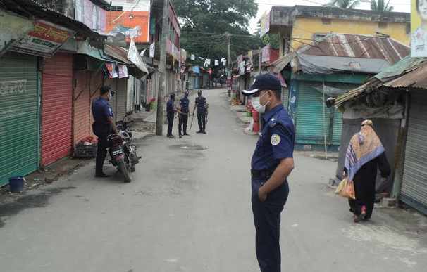 হিজলা উপজেলার প্রথম দিনের লকডাউন চিত্র