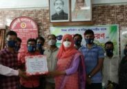 মধুপুরে মধুপুরবাসী ফেইসবুক গ্রুপের মাস্ক ও হ্যান্ডবিল বিতরণ