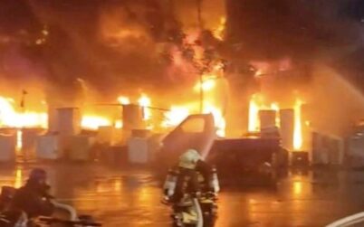 তাইওয়ানে ১৩তলা ভবনে ভয়াবহ অগ্নিকাণ্ড, অর্ধশতাধিক প্রাণহানির শঙ্কা