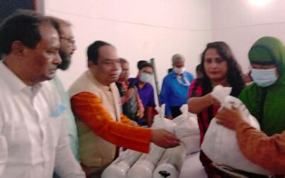ঝালকাঠি জেলা পরিষদের ত্রাণ সামগ্রী বিতরন