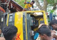 ভুল লেনে গিয়ে দুই ট্রাকের সঙ্গে বাসের সংঘর্ষ,নিহত ৩