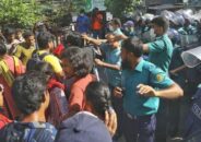 হরতাল সমর্থনে শাহবাগে বিক্ষোভ মিছিলে পুলিশের বাধা,আহত-১