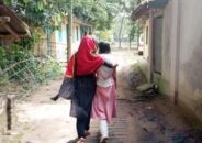 বাবার মরদেহ বাড়িতে রেখে পরীক্ষা দিলো মাকসুদা