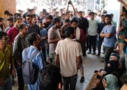 রাজশাহী বিশ্ববিদ্যালয় উপাচার্যকে ঘিরে রেখেছেন বিক্ষোভকারীরা