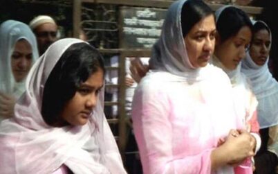 দীর্ঘদিন পর  নাতনি ও পুত্রবধূর সঙ্গে খালেদা জিয়ার ঈদ