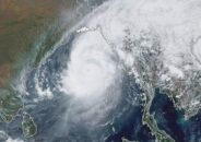 ১০ নম্বর মহাবিপদ সংকেত, চট্টগ্রাম ও বরিশাল বিভাগের আজ রাতে ঘূর্ণিঝড় প্রভাব শুরু হতে পারে