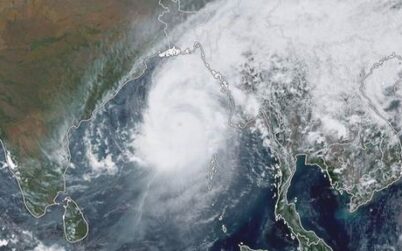 ১০ নম্বর মহাবিপদ সংকেত, চট্টগ্রাম ও বরিশাল বিভাগের আজ রাতে ঘূর্ণিঝড় প্রভাব শুরু হতে পারে