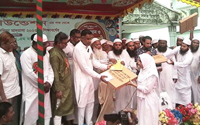 হিজলায় ”রহমান এন্ড নেছা ” ফাউন্ডেশনের বৃত্তি প্রদান