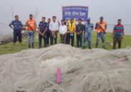বরিশালের হিজলার মেঘনায় ৭ ট্রলার জব্দ ৪ জেলে আটক