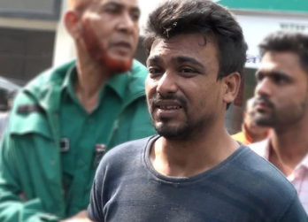 বরিশাল জেলা প্রশাসক কার্যালয়ে কর্মকর্তাকে মারধরের অভিযোগে আটক যুবক