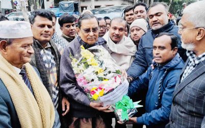 বরিশাল ২ আসনের নবনির্বাচিত সংসদ সদস্য রাশেদ খাঁন মেননকে ফুল দিয়ে বরণ করেন উজিরপুর সাংবাদিক ইউনিয়ন