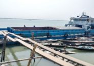 বরিশালের মেঘনায় সরকারি চালবাহী কার্গোতে ডাকাতি