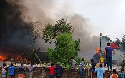 গাজীপুরের কারখানায় বিক্ষুব্ধ শ্রমিকরা আগুন দেয়