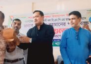 বিএনপির  উদ্যোগে  মঠবাড়িয়া উপজেলায় পূজা মন্ডপে আর্থিক অনুদান প্রদান