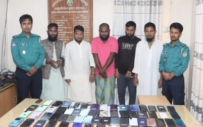 চরমোনাই মাহফিল থেকে মোবাইল চুরি, চক্রের ৫ সদস্যের  কাছ থেকে ৬৪ মোবাইল উদ্ধার