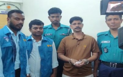 ছদ্মবেশে বরিশাল বিআরটিএতে দুদক, দালাল আটক