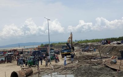 চট্টগ্রাম এর সন্দ্বীপে গুপ্তছড়া ফেরিঘাটে অবৈধ স্থাপনা উচ্ছেদ