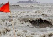 সাগরে ৩ নং সতর্ক সংকেত, সন্দ্বীপ-চট্টগ্রাম নৌরুটে সব ধরনের নৌযান চলাচল বন্ধ ঘোষণা