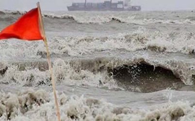 সাগরে ৩ নং সতর্ক সংকেত, সন্দ্বীপ-চট্টগ্রাম নৌরুটে সব ধরনের নৌযান চলাচল বন্ধ ঘোষণা