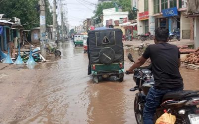 সামান্য বৃষ্টিতেই জলাবদ্ধ সন্দ্বীপ শহর: নাগরিক দুর্ভোগ চরমে