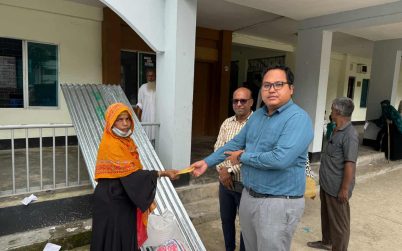 চট্টগ্রাম জেলার সন্দ্বীপে টর্নেডোতে ক্ষতিগ্রস্তদের মাঝে ঢেউ টিন, নগদ অর্থ ও চাল বিতরণ  সন্দ্বীপ (চট্টগ্রাম)প্রতিনিধি: ২৪ জুন: