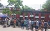 বরিশালে ব্যাটারি চালিত অটোরিকশা বন্ধের দাবিতে রিকশা শ্রমিকদের মানববন্ধন।