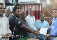 সন্দ্বীপ চ্যানেলে মাছ ধরা নিষিদ্ধের প্রক্রিয়ায় বিপন্ন জেলে পরিবার (ইউএনও) বরাবর স্মারকলিপি প্রধান।
