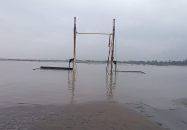 সন্দ্বীপ-চট্টগ্রাম নৌ-রুটের ফেরিঘাটে পল্টুন ডুবে ফেরি চলাচল বন্ধ 