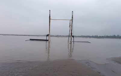 সন্দ্বীপ-চট্টগ্রাম নৌ-রুটের ফেরিঘাটে পল্টুন ডুবে ফেরি চলাচল বন্ধ 