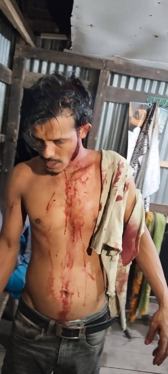 বরিশাল সদর রায় পাশা কড়াপুর চাঁদা দাবি করায় গণধোলাই