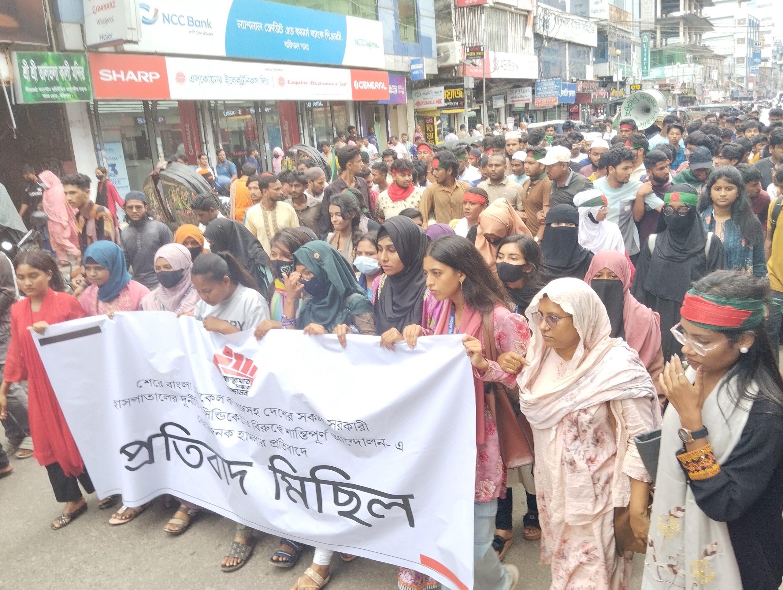 শেবামেকের সামনে ফের উত্তেজনা  *ইট-পাটকেল নিক্ষেপ : ধাওয়া-পাল্টা ধাওয়া
